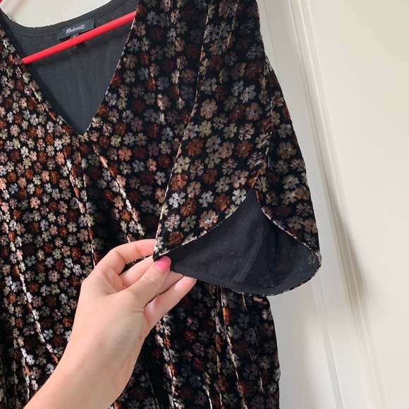 Last Chance - Madewell | Velvet Tulip Ruffle Top in Petite Blooms - Picture 8 of 11